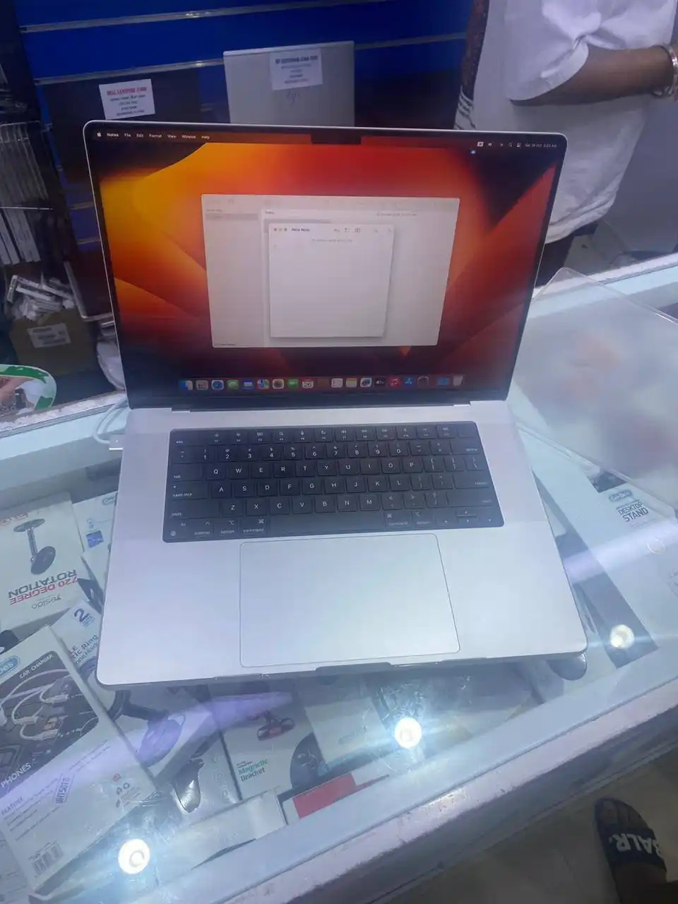 لپتاپ مک بوک پرو 2021 - macbook pro M1 - استوک در حد نو